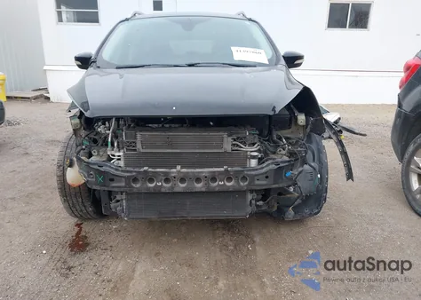 2017 Ford Escape Titanium z USA, uszkodzony, nr VIN 1FMCU0JD1HUC94365